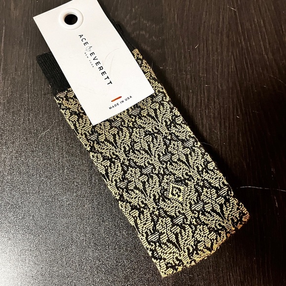Ace & Everett Black and Gold Patterned Socks NWT - Picture 1 of 2